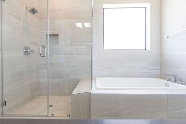 Foto del edificio - 5703 Larkin St