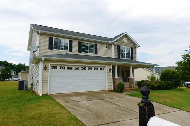Building Photo - 104 Whitethorn Ln
