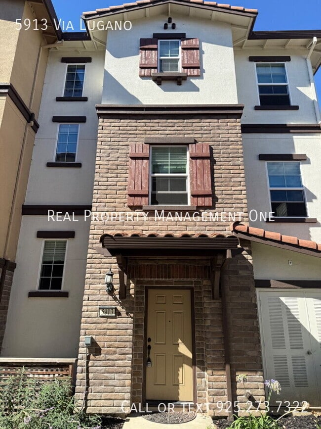 Building Photo - 5913 Via Lugano