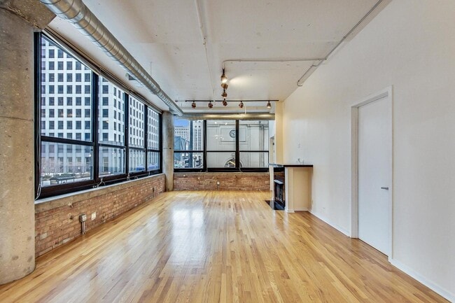 Foto del edificio - 130 S Canal St