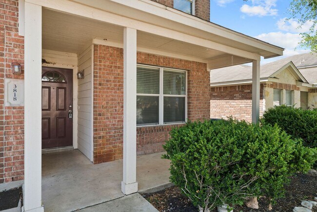 Building Photo - 4 Bedroom and 2.5 Bathroom located in Bulv...