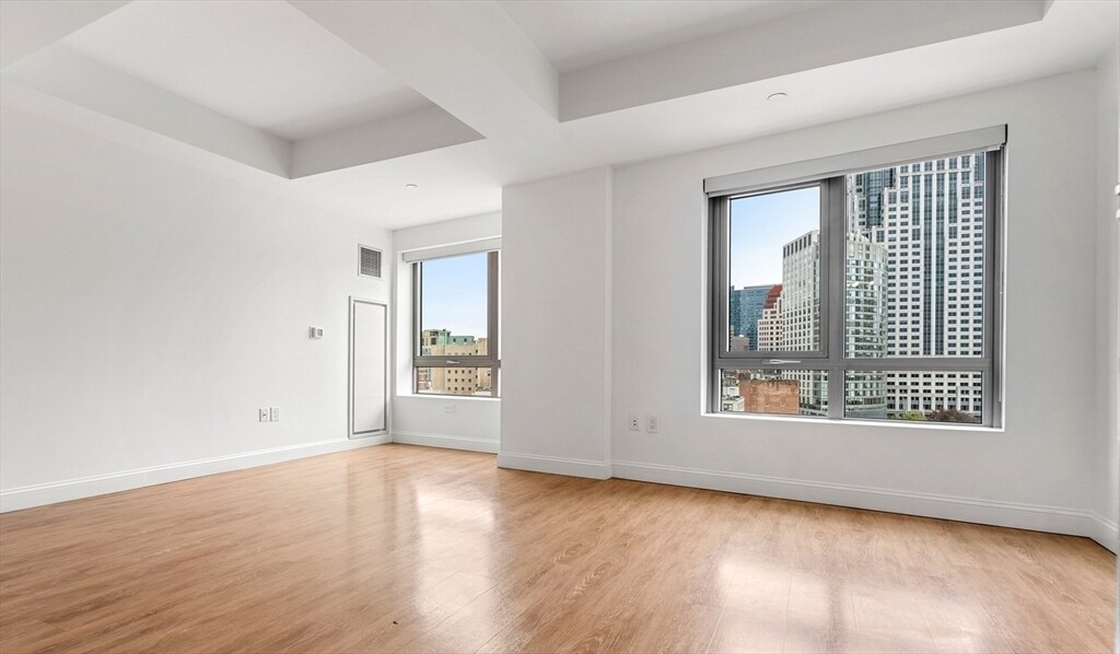 Foto principal - 99 Kneeland St