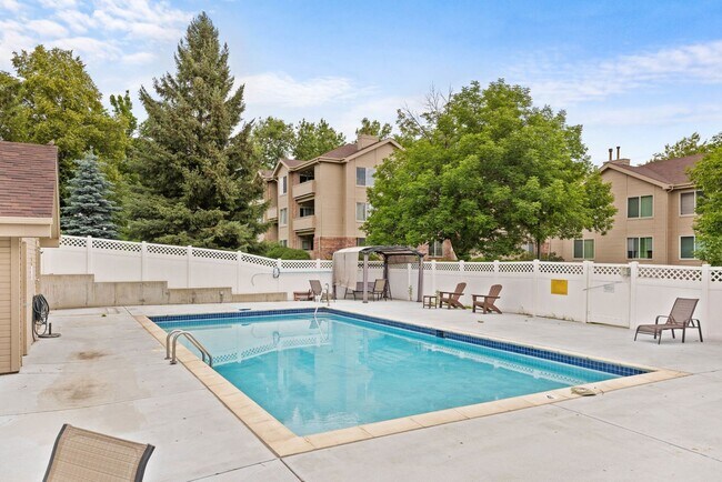 Foto del edificio - GREAT LOCATION 2 Bed 2 Bath Condo in Hunter's Ridge-Available Now!