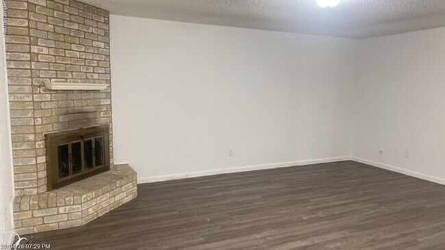 Foto del edificio - 405 Bryan Dr