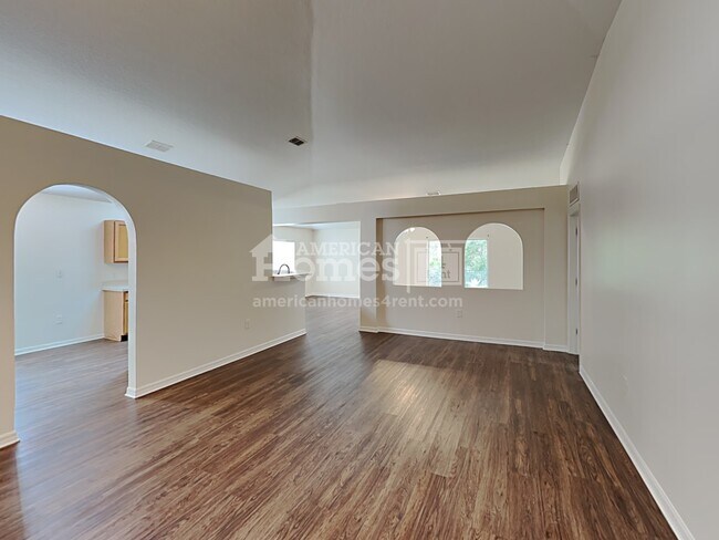 Building Photo - 149 King Arthur Court