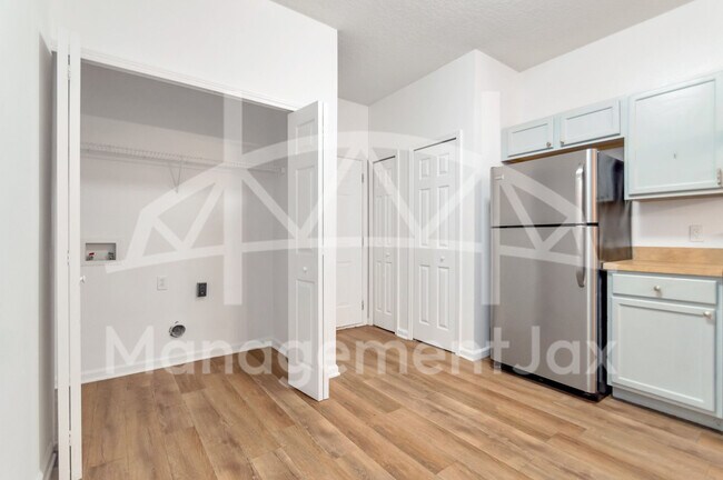 Foto del edificio - 4811 Playpen Dr