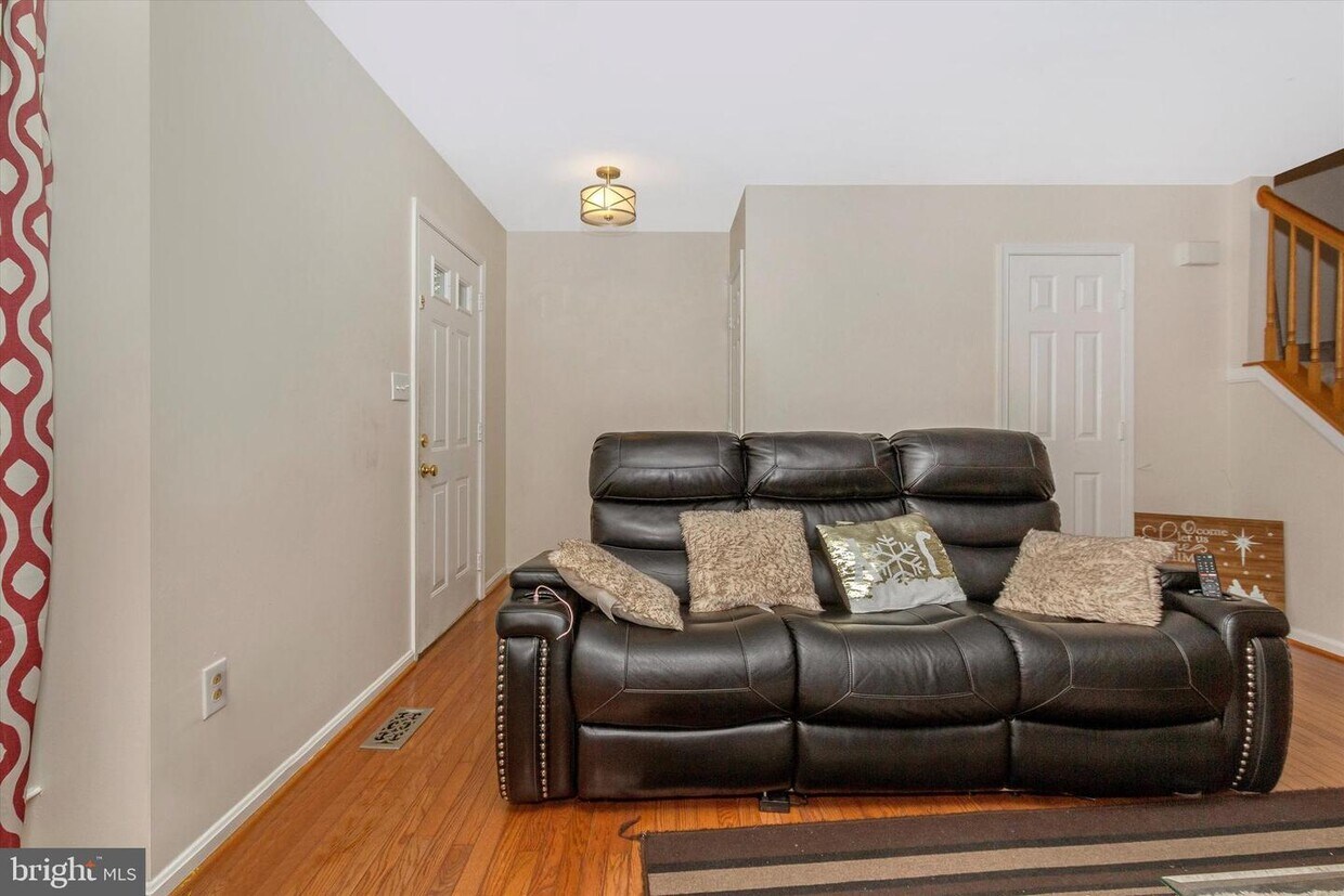 Primary Photo - 9217 Ridgefield Cir