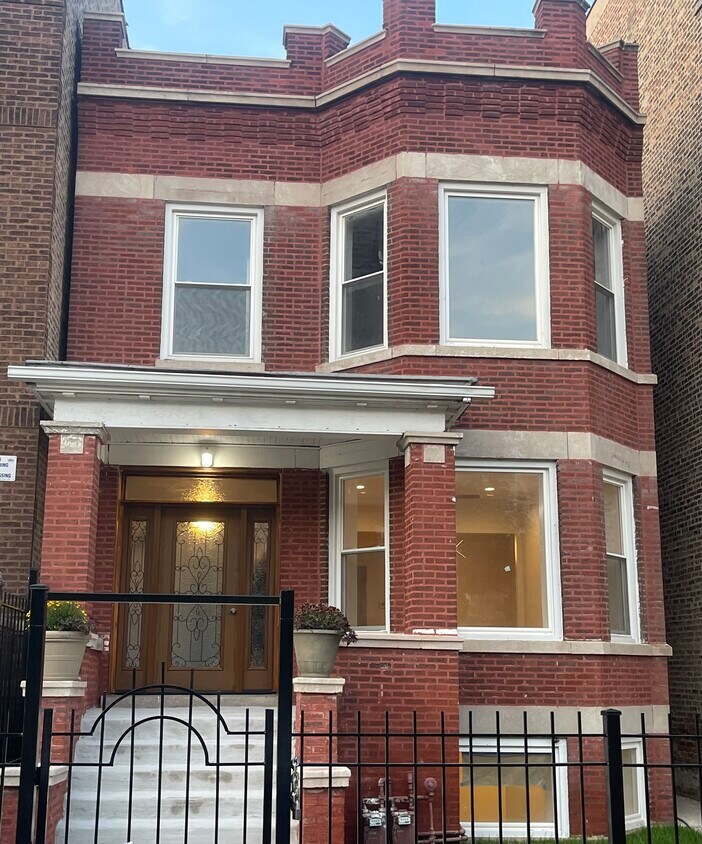 Primary Photo - 4014 W Grenshaw St