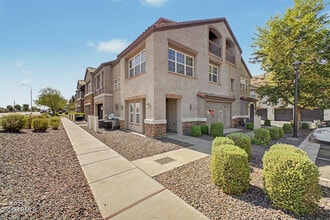 Building Photo - 2233 E Huntington Dr