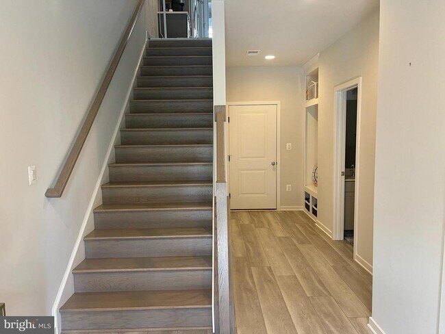 Building Photo - 23006 Sullivans Cove Sq