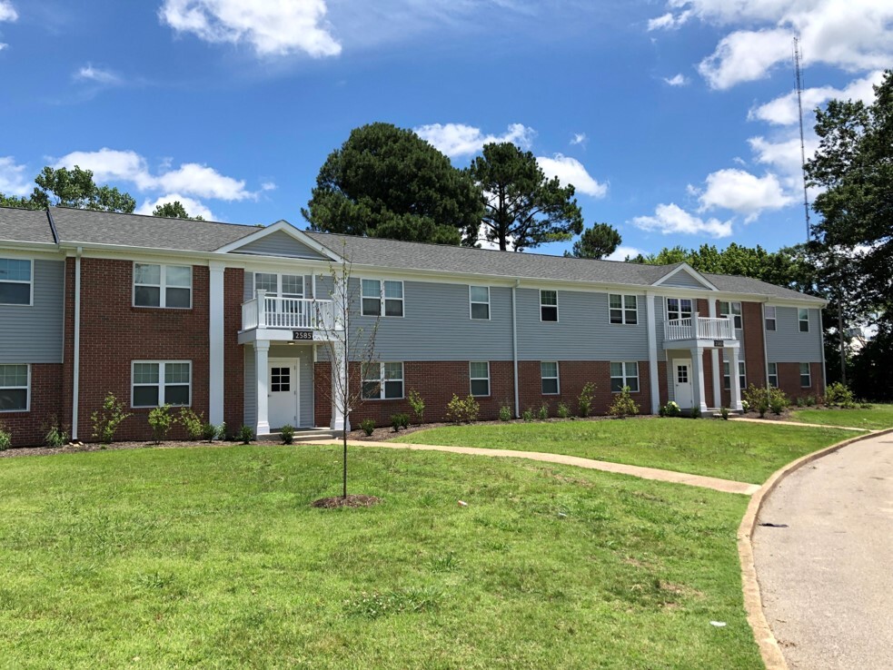 Primary Photo - Cavelier Court Apartments