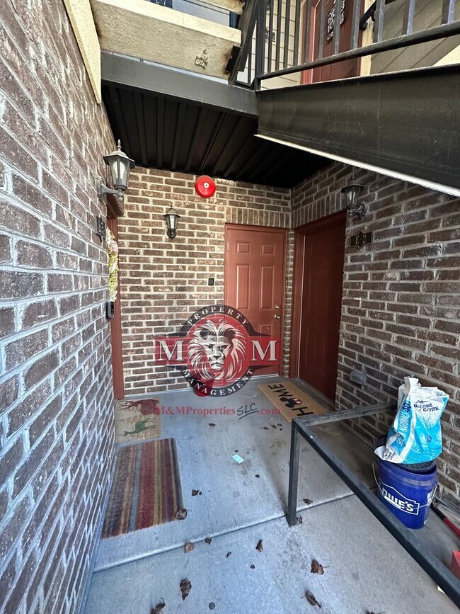Foto del edificio - Great 3 Bed 2 Bath Sandy Condo!!