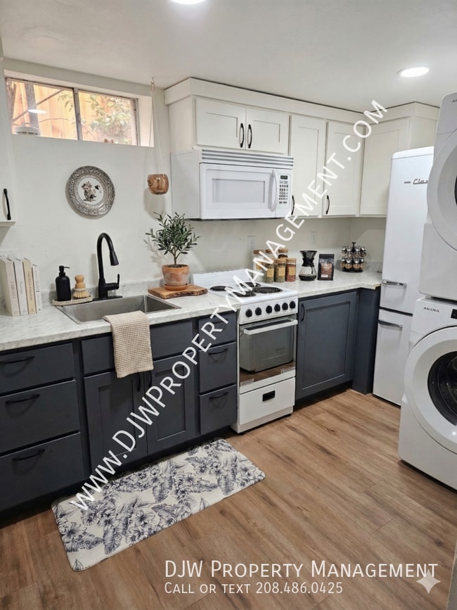 Building Photo - 2119 Cleveland Blvd