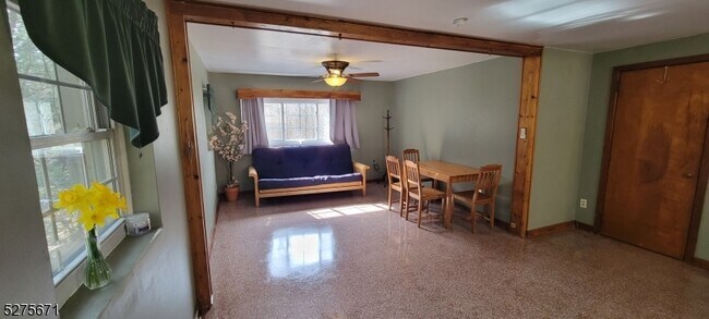 Foto del edificio - 14 Foothill Ln