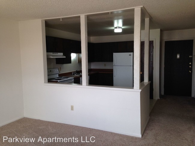 Building Photo - 4500 Parkview Dr