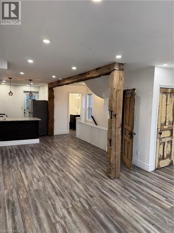 Photo du bâtiment - 1152 King St E