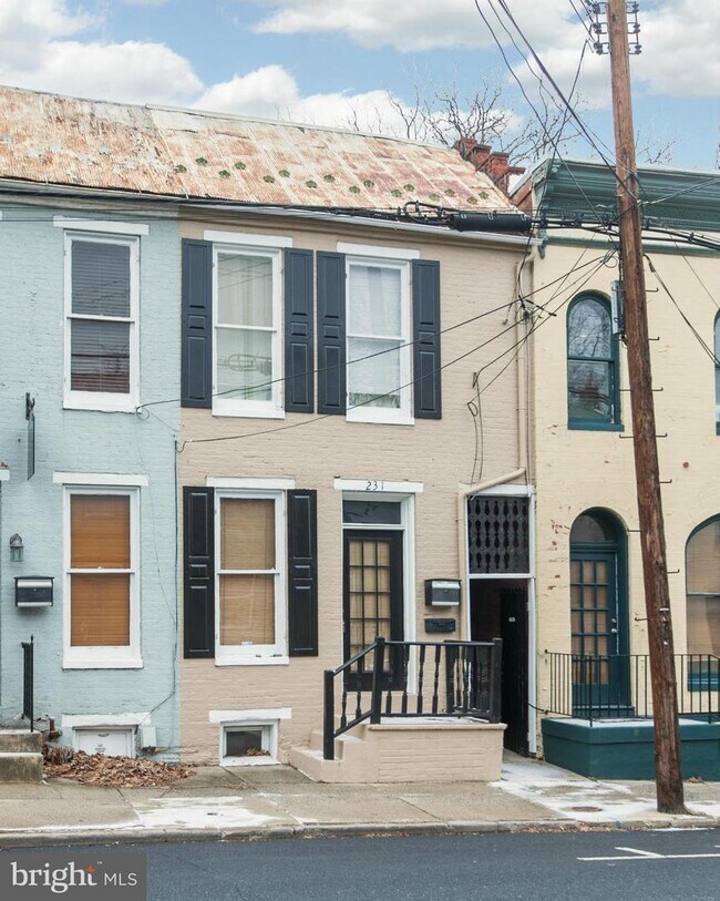Building Photo - 231 W Patrick St