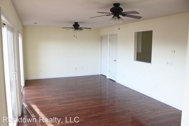 Building Photo - 3 br, 2.5 bath House - 876 Camelot Lane