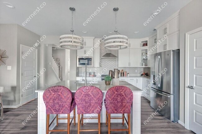 Building Photo - 7037 Desert Candle Dr