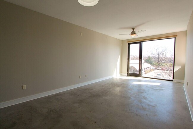 Foto del edificio - Beautiful 1 Bedroom, 1 Bath Condo in Centr...