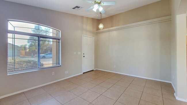 Foto del edificio - 4 bedroom in Goodyear!  All tile!