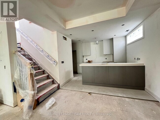 Building Photo - 512 Roosevelt Ave