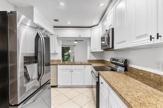 Building Photo - 1693 Cypress Pointe Dr