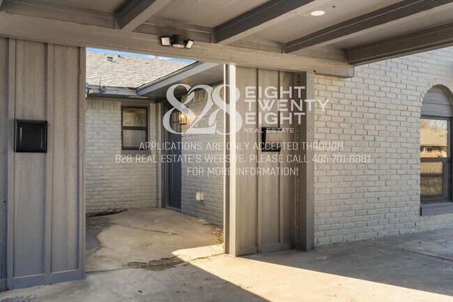 Building Photo - *COMING 7/9/2026!*  Beautiful 3 Bed/2 Bath Duplex Less Than 1 Mile from Campus!