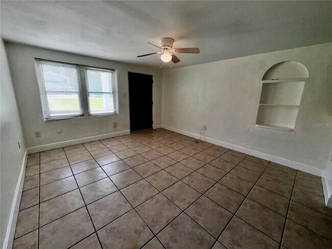 Building Photo - 2139 Carlton Dr