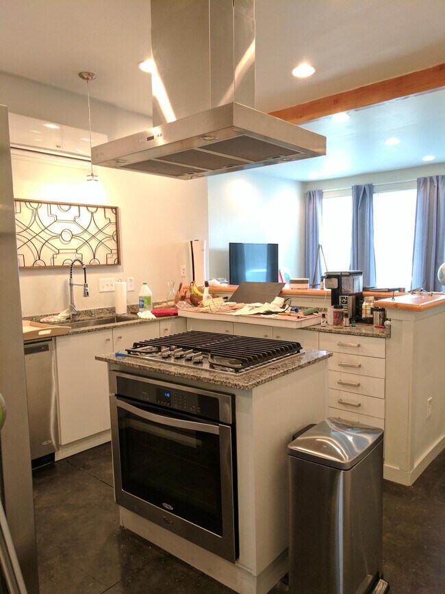 Foto del edificio - 307 W 23rd St