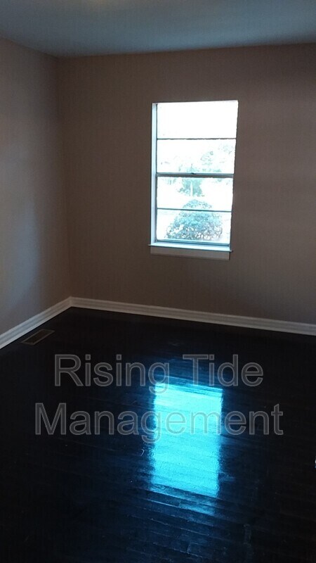 Foto del edificio - 900 Lynn Dale Ln