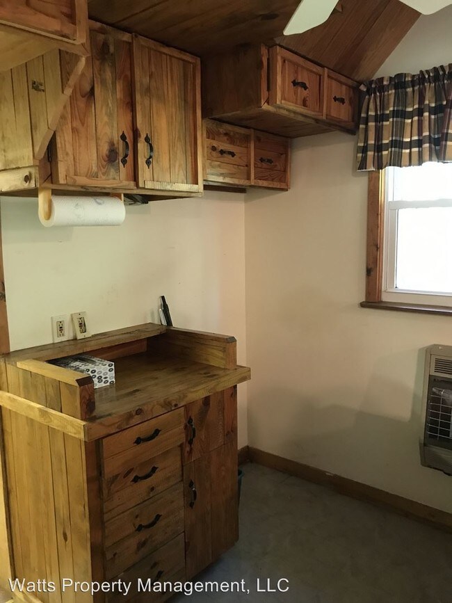 Building Photo - 2 br, 1.5 bath House - 218 Old Main Street
