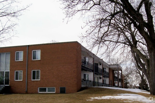 Oak Manor Apartments - Oak Manor Apts