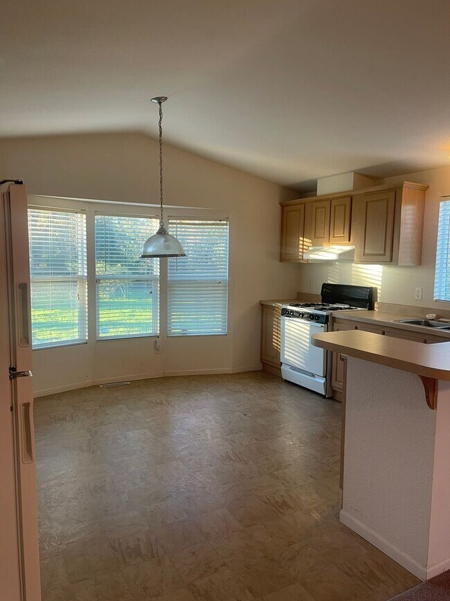 Foto del edificio - Creek Frontage on 3 acres in Palo Cedro