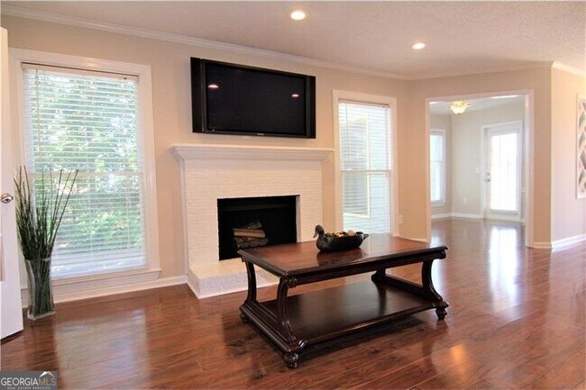 Foto del edificio - 911 Hollyfax Cir NE