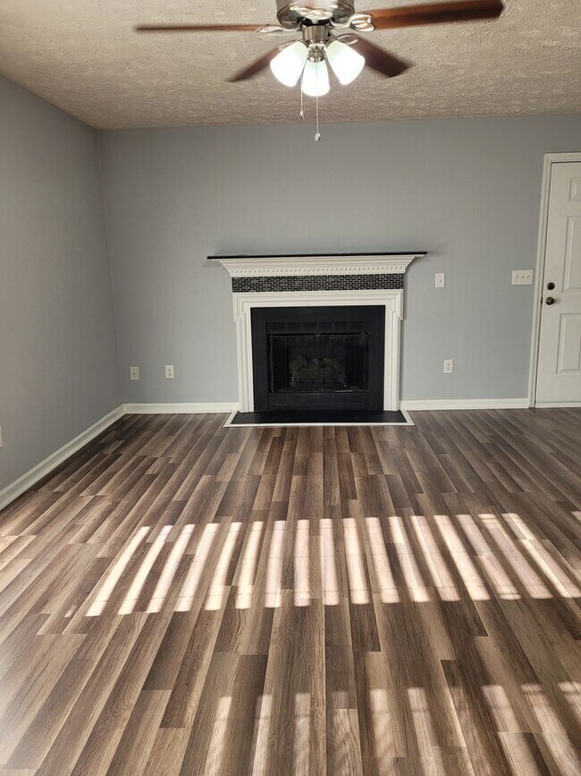 Foto del edificio - Recently Updated Condo for Home