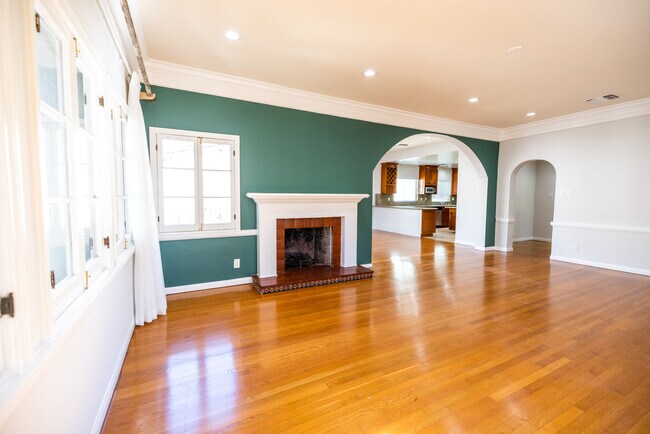 Building Photo - 156 N Arnaz Dr