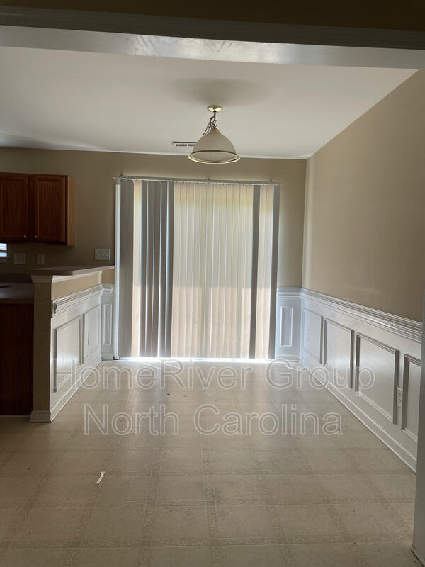 Foto del edificio - 5549 Peachwood Dr
