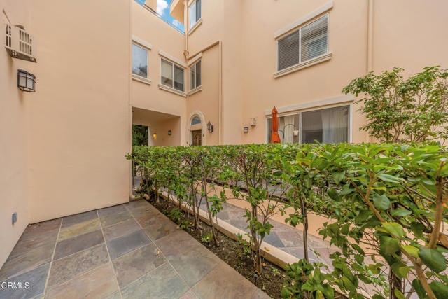 Foto del edificio - 4732 Radford Ave