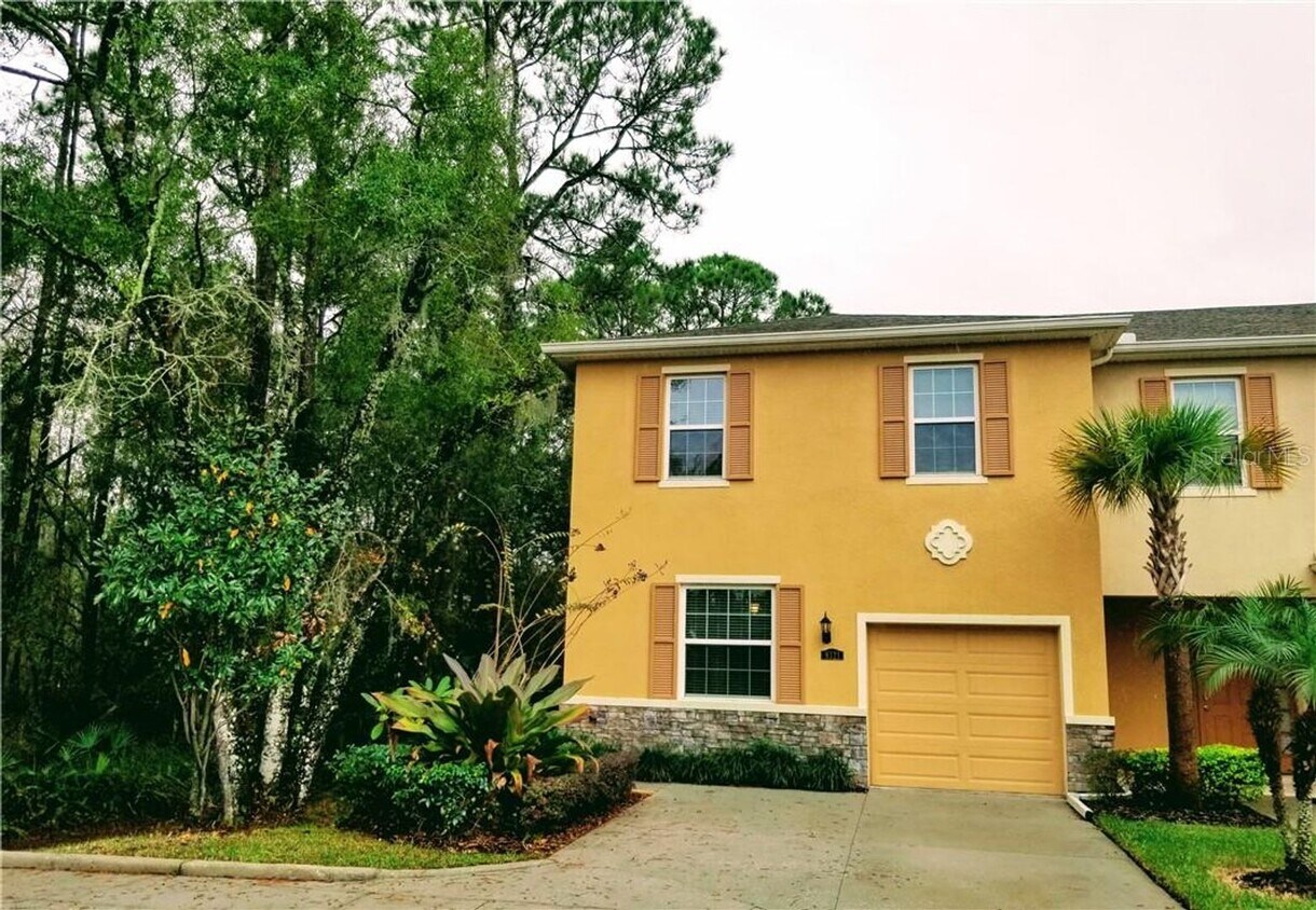 Foto principal - Lovely 3 bedroom 2.5 bath Townhome in Tampa