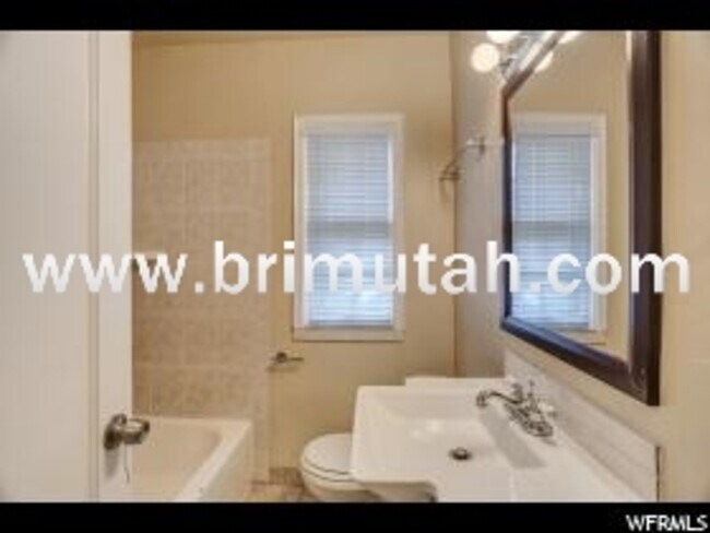 Building Photo - 1165-1165 E 400 S