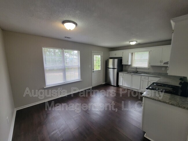Foto del edificio - 3626 Pebble Creek Dr