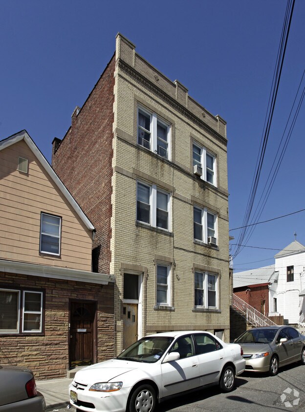 Primary Photo - 6013 Madison St