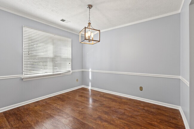 Comedor - 1105 Jonestown Ln