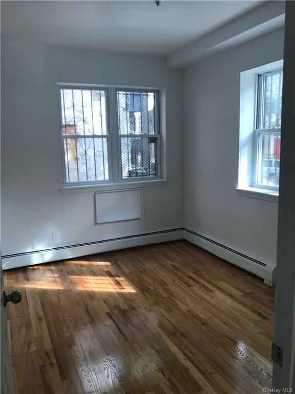 Foto del edificio - 729 E 211th St