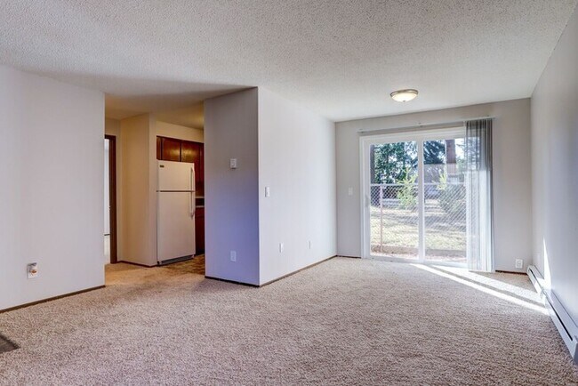 Building Photo - 1 Bed / Bath Available soon! Washer/Dryer in unit!