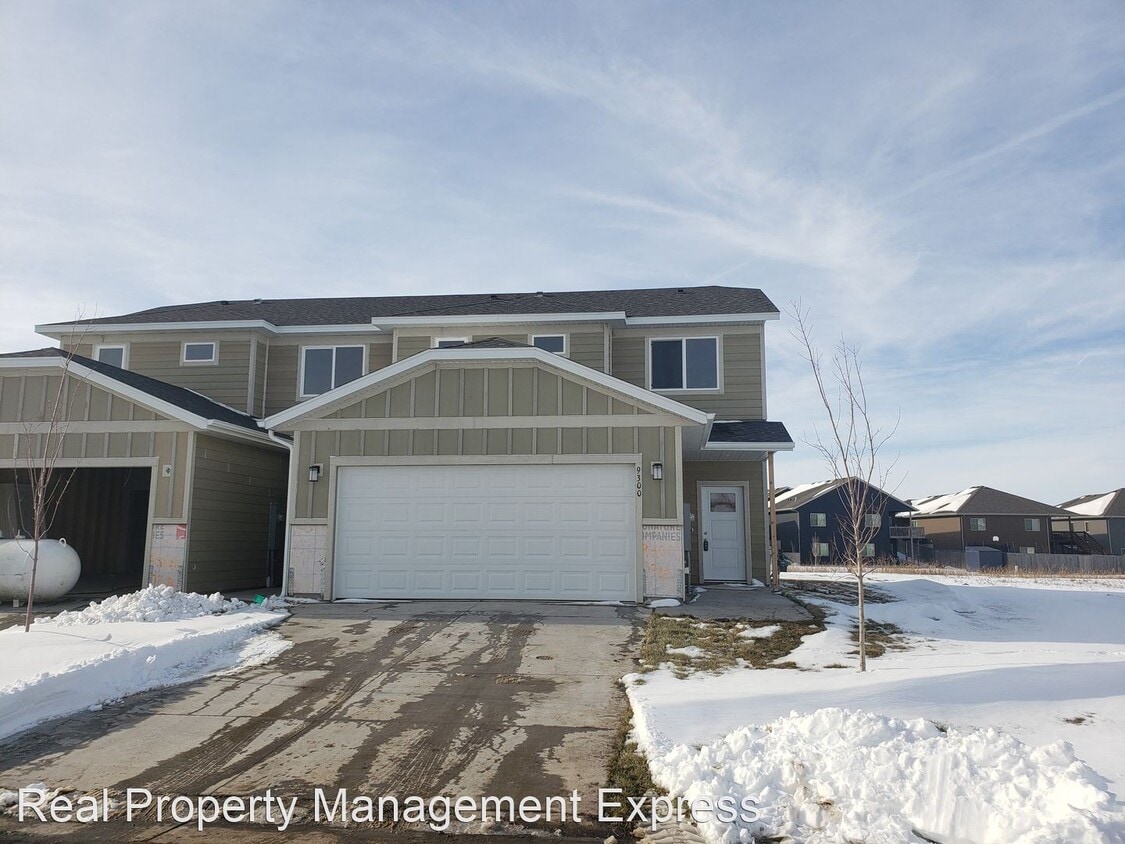 3 br, 2.5 bath House 9300 W Ark Place, House Rental in Sioux Falls