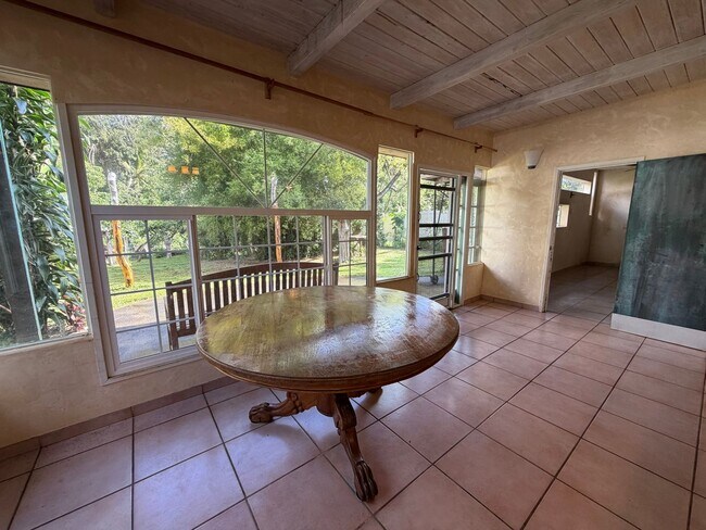 Foto del edificio - 465 Haiku Rd