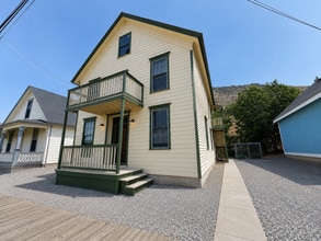 Building Photo - 458 S C St
