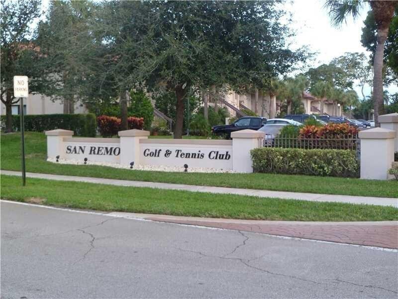 Primary Photo - 301 Club Cir